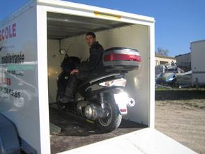 Remorque porte-moto carrossée pour transport de motos